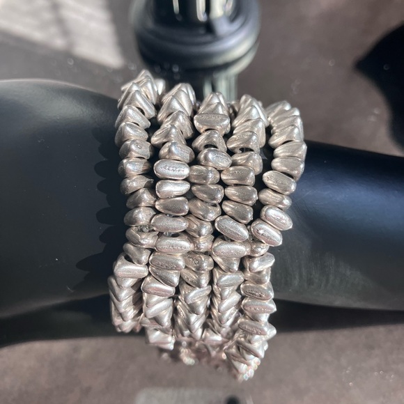 Elegant Silver Beaded Bracelet - Picture 3 of 7